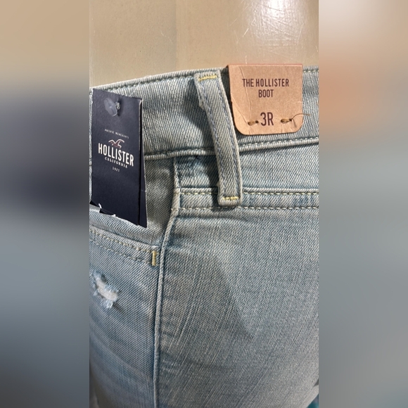 Hollister Women's Light Blue Jeans - Picture 6 of 8